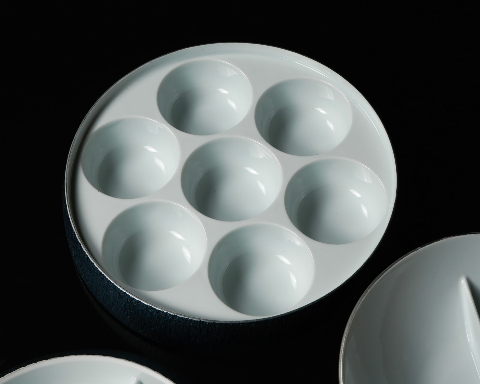 Terauchi Shinji 寺内信二, Five-tiered moon shaped box with silver leaf 飛び鉋銀箔グラデーション 珠型五段重, 2024