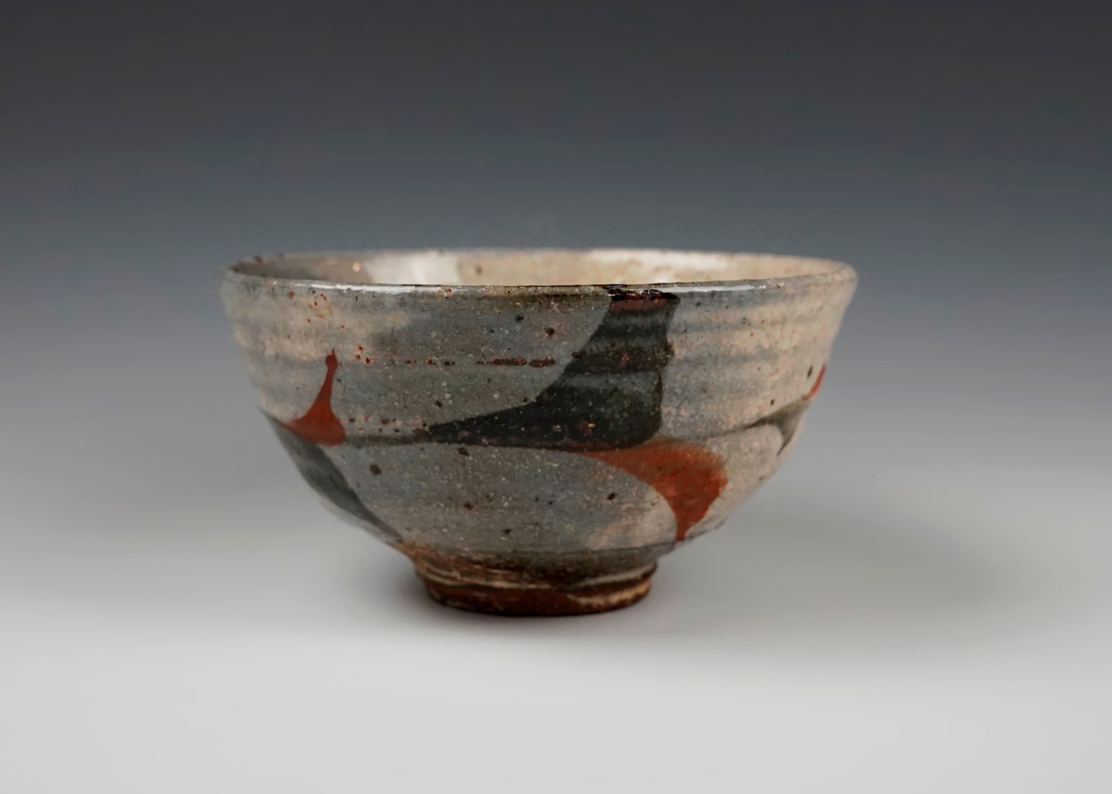 Asano Akira 浅野 陽, Teabowl with Red Painting 赤絵茶碗
