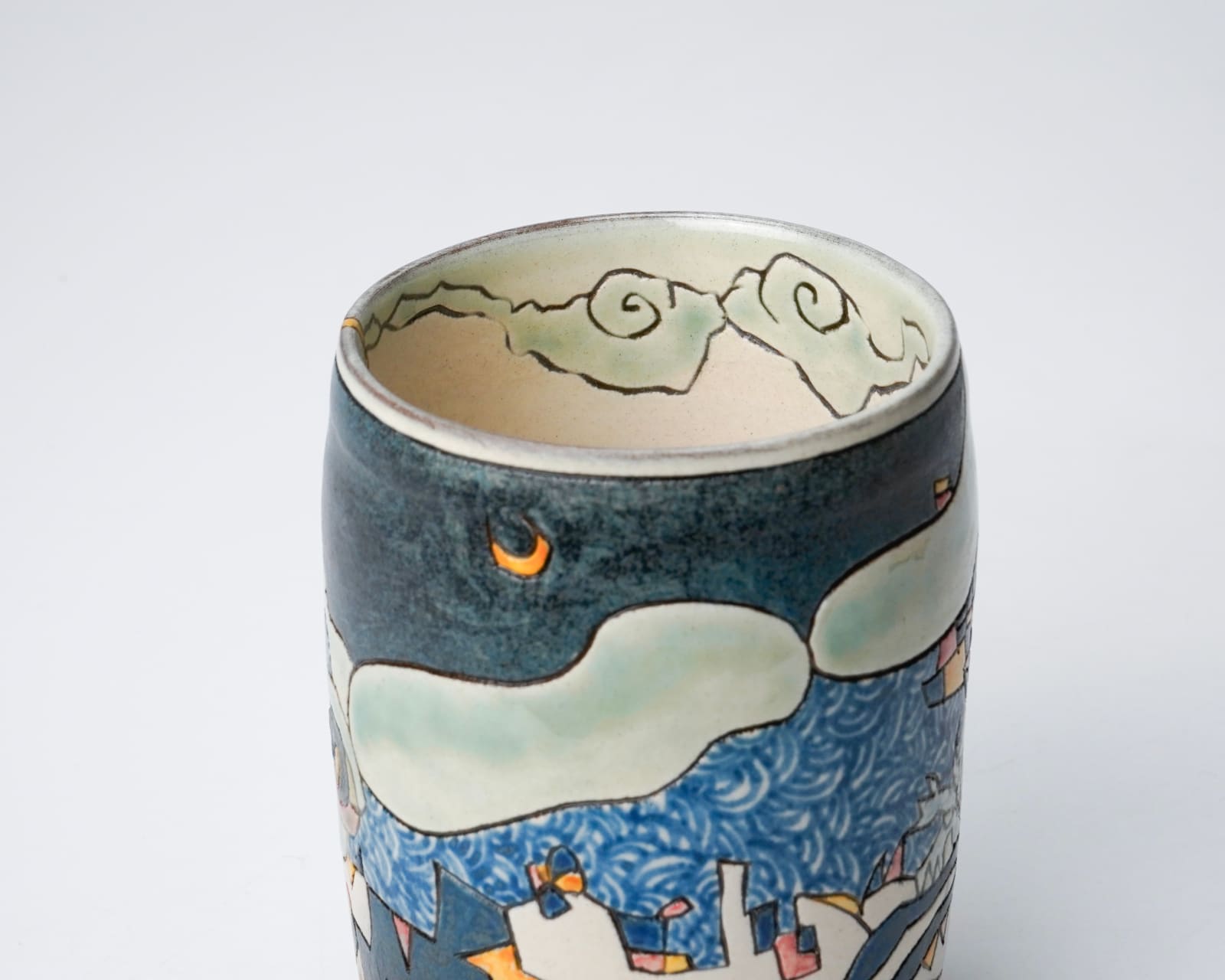 KOMAGO Tetsutarou 小孫哲太郎, No.26 Polychrome Yunomi with Carved Tree and Turtle Designs 線彫色絵樹木亀紋湯呑, 2023