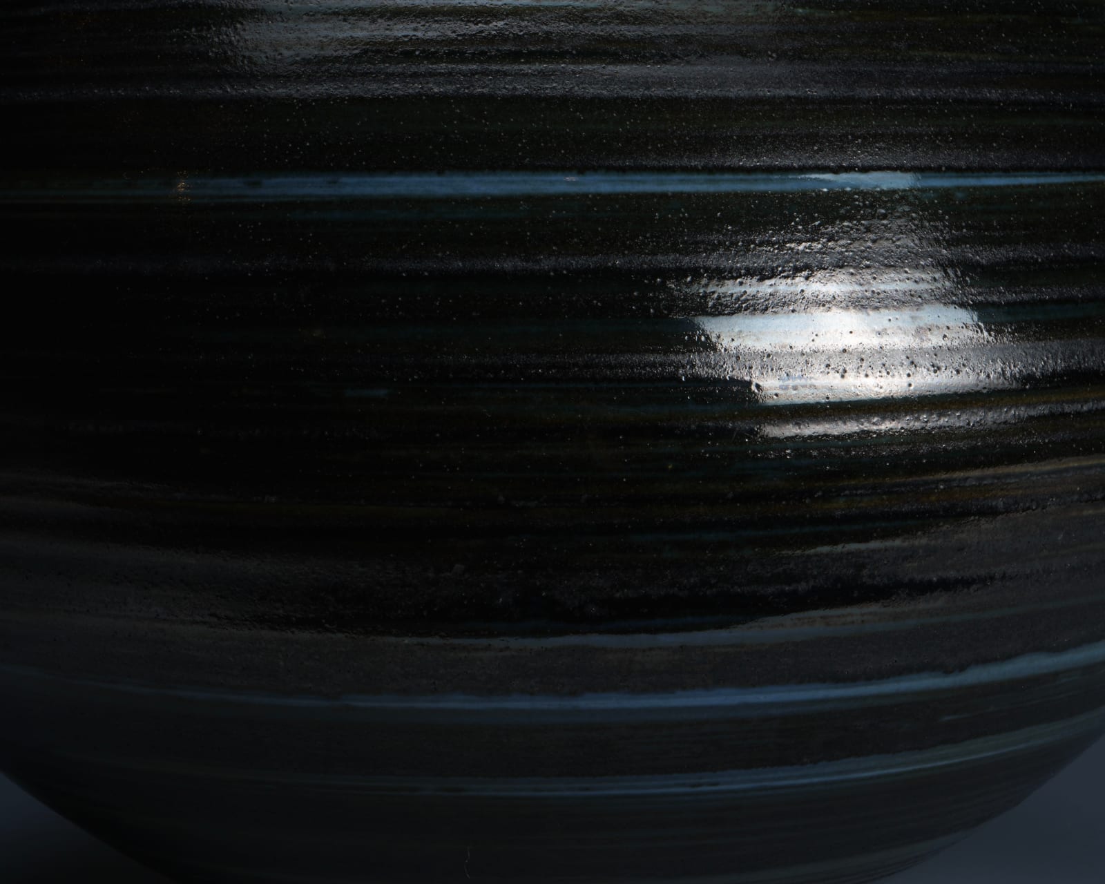 Shinoda Giichi 篠田義一, Deep indigo glazed flower vase