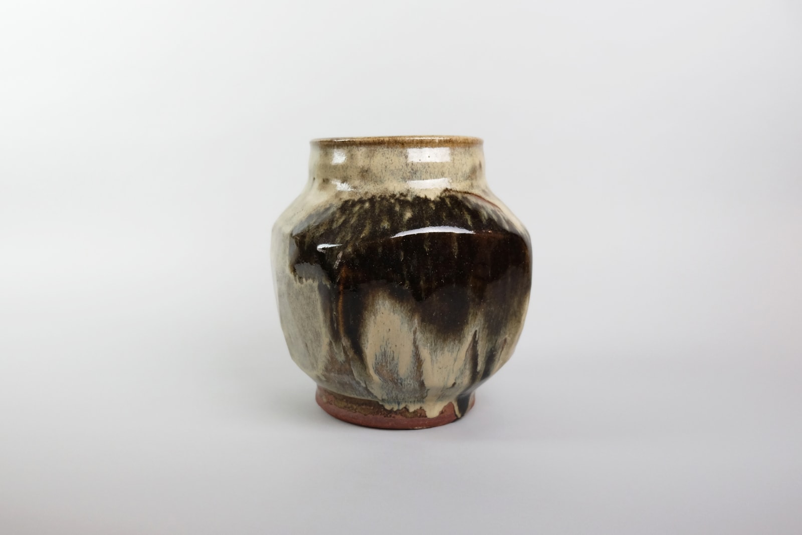 Murata Gen 村田 元, Rice Husk Glazed Squared Jar Over Black Slip 四方形壼 糠釉黒文, 1960s