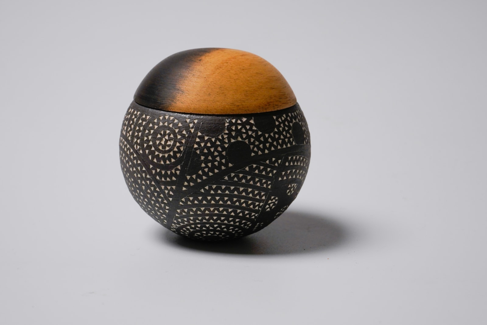 KITAMURA Junko 北村純子, Small Container with Natural Persimmon Wood LidNo.4 盒子