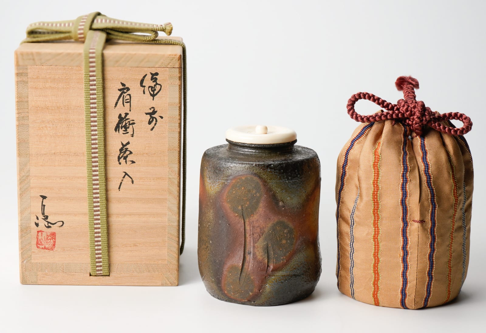Isezaki Mitsuru 伊勢崎満, Bizen tea caddy