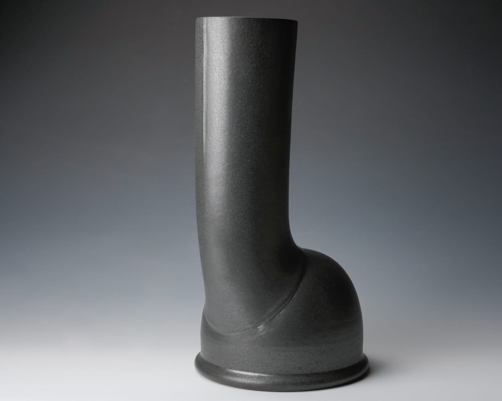 Shibata Shigeru 柴田繁, Black Glazed Vase 黒釉花器”起”, cia 1978
