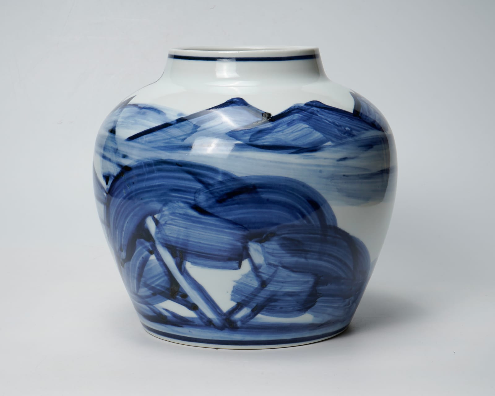 Kondo Yuzo 近藤悠三, Sometsuke Flower Jar with a Mountain Scene 山染付花瓶