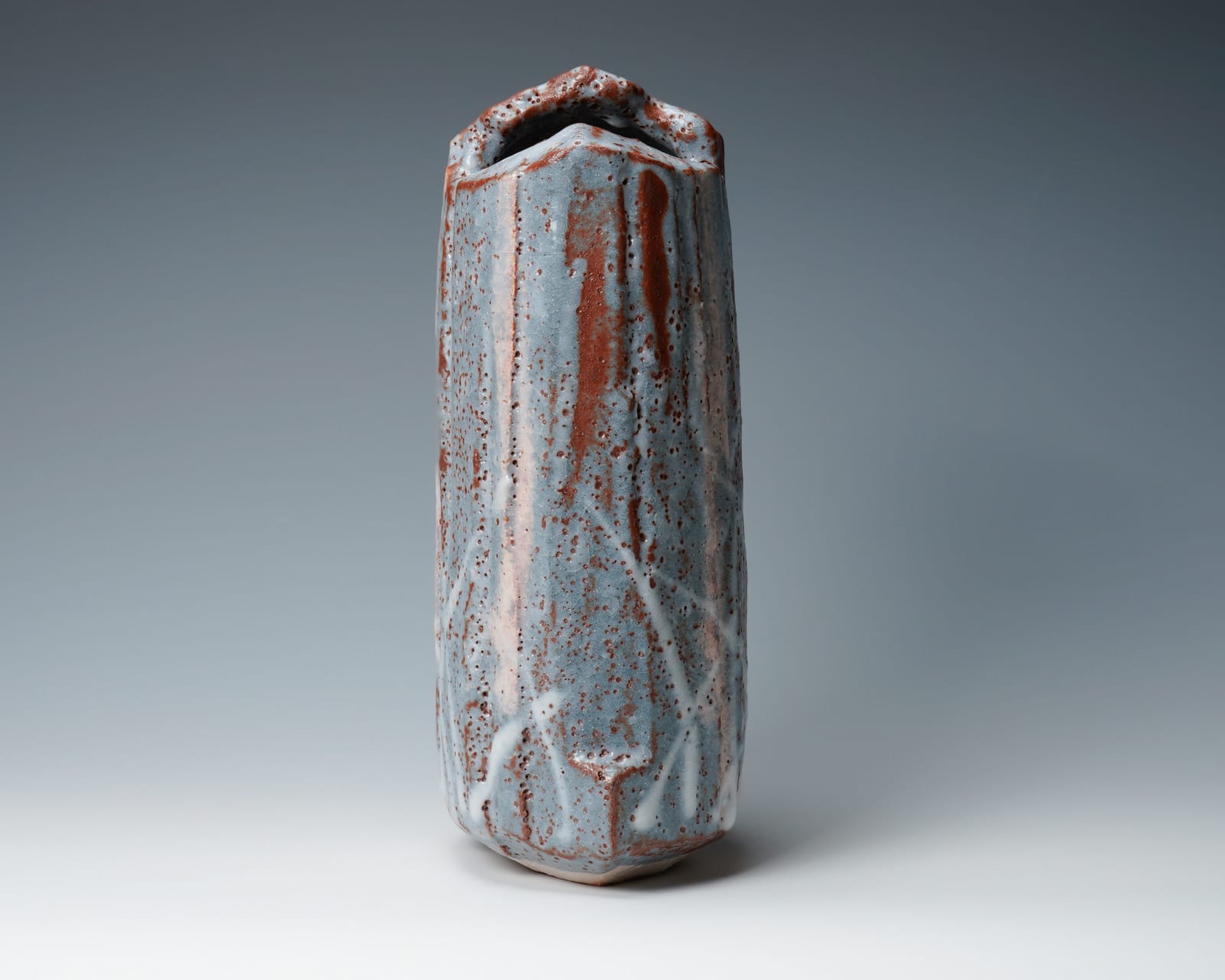 KATO Yasukage XIV 十四代加藤康景, Gray Shino Flower Vase 鼠志野花入