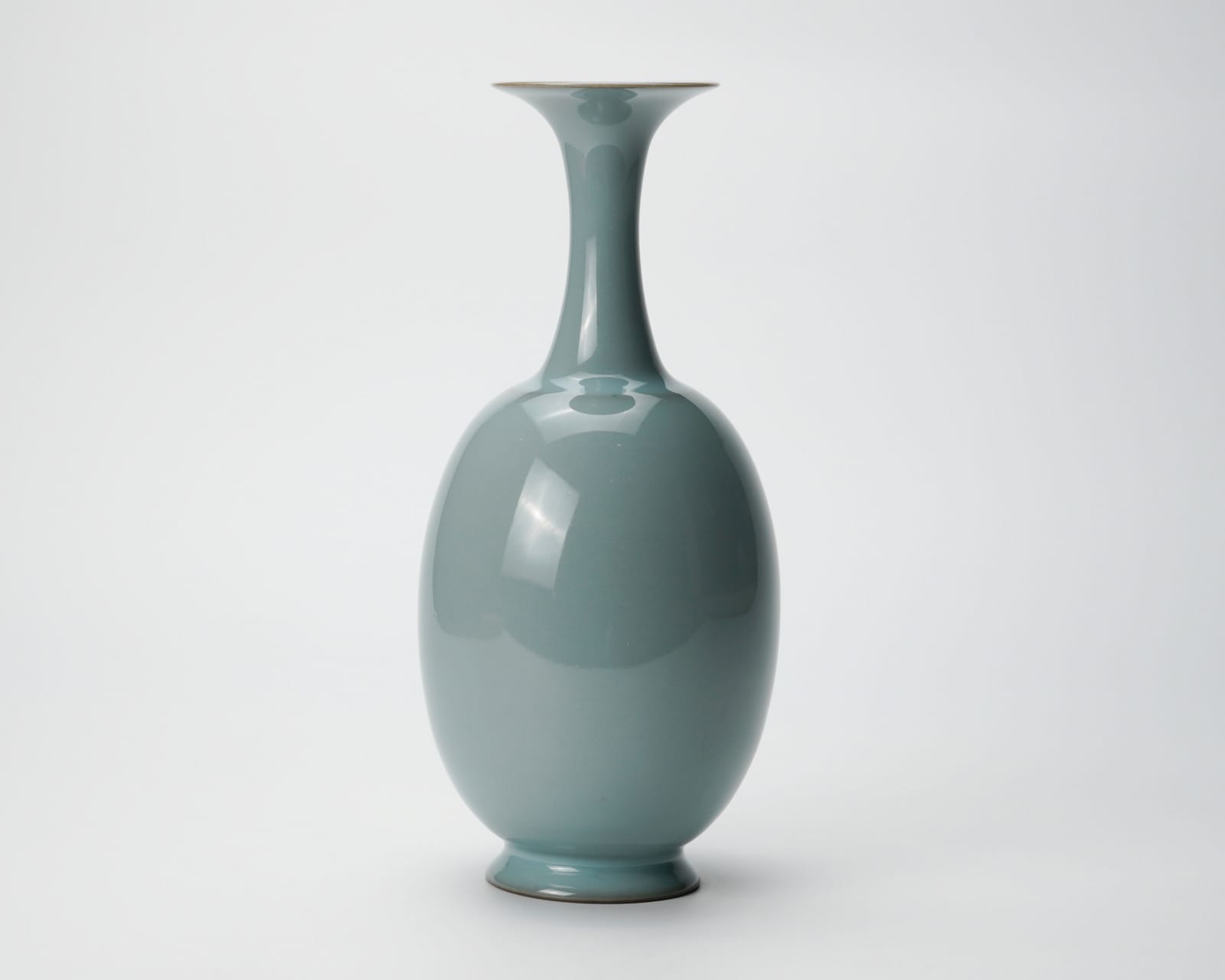 Kawase Shinobu 川瀬 忍, Celadon flower vase
