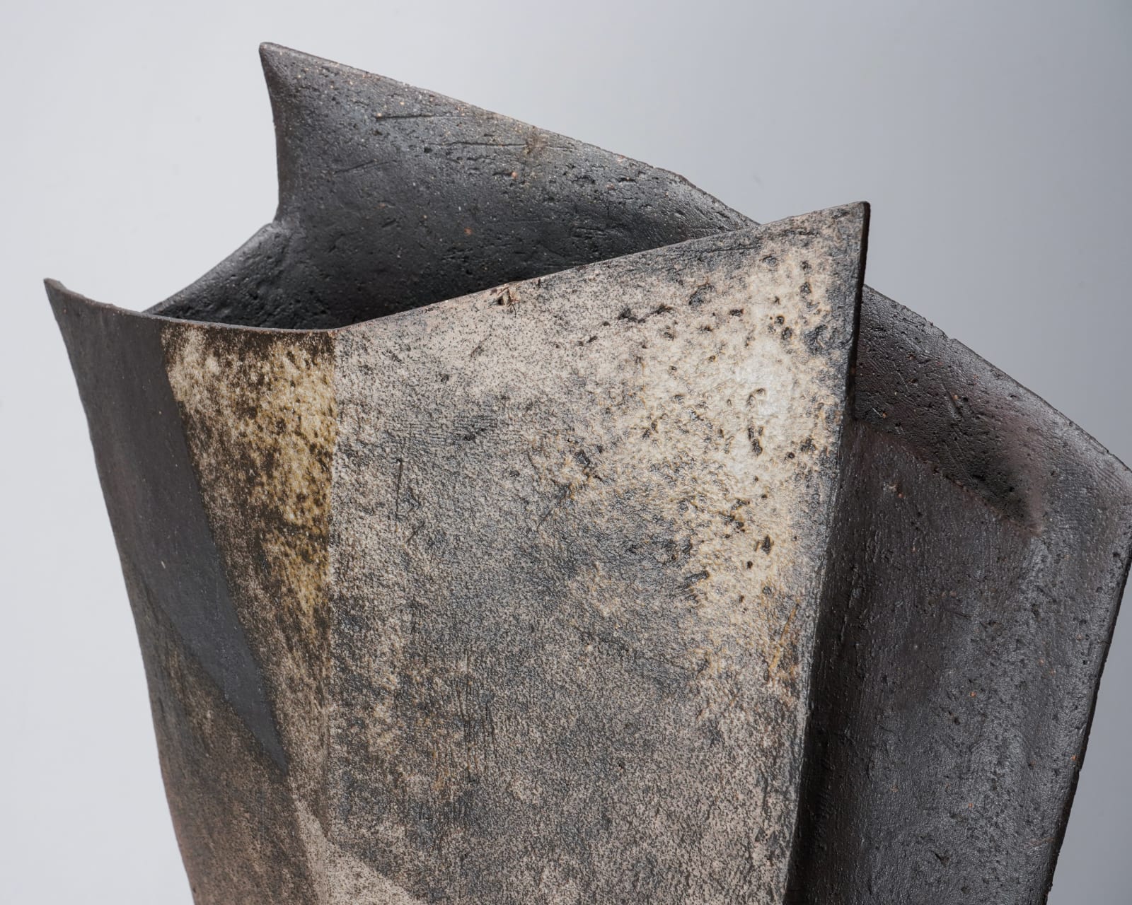 Shimizu Keiichi 清水圭一, Tanba Flower Vessel 丹波花器, 2021