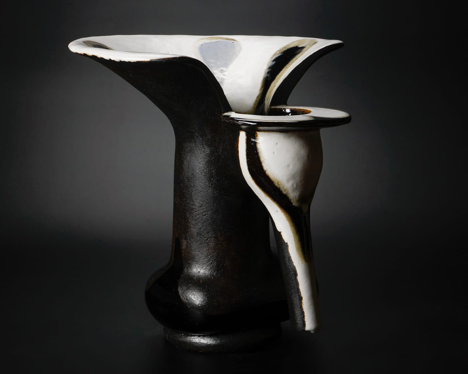 Yanagihara Mutsuo 柳原睦夫, Flower-eating Vessel (flared vessel with white glaze) 白釉 開く形, 2012