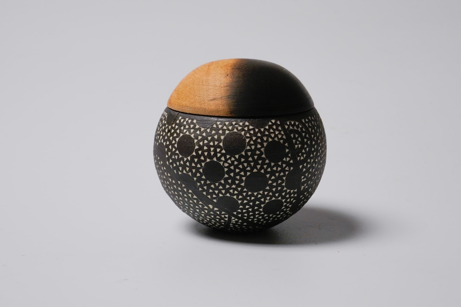KITAMURA Junko 北村純子, Small Container with Natural Persimmon Wood LidNo.4 盒子