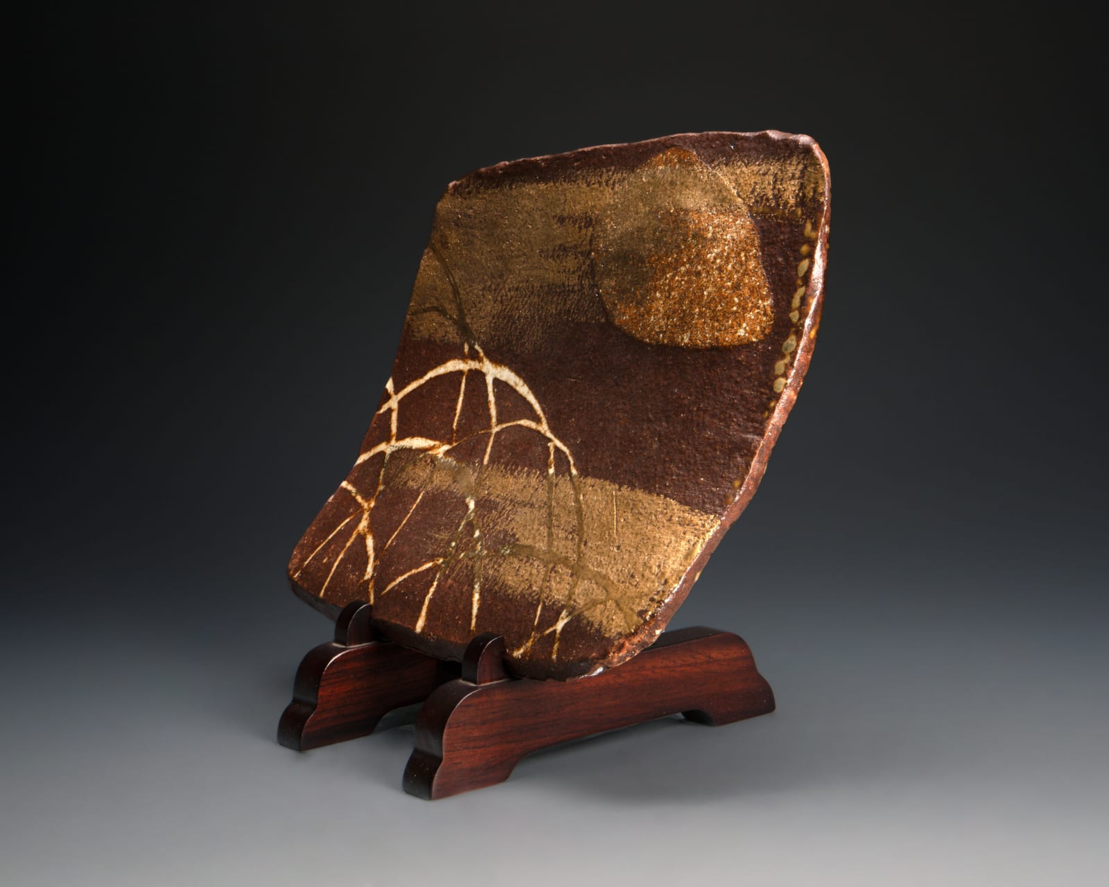 Tsuboshima Dohei 坪島 圡平, Decorated plate with gold glaze, Musashino motif, 1989's