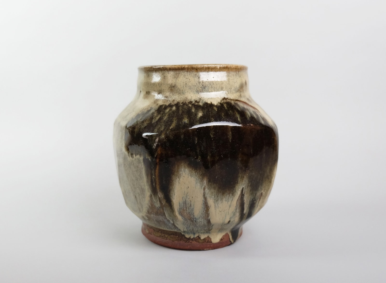 Murata Gen 村田 元, Rice Husk Glazed Squared Jar Over Black Slip 四方形壼 糠釉黒文, 1960s