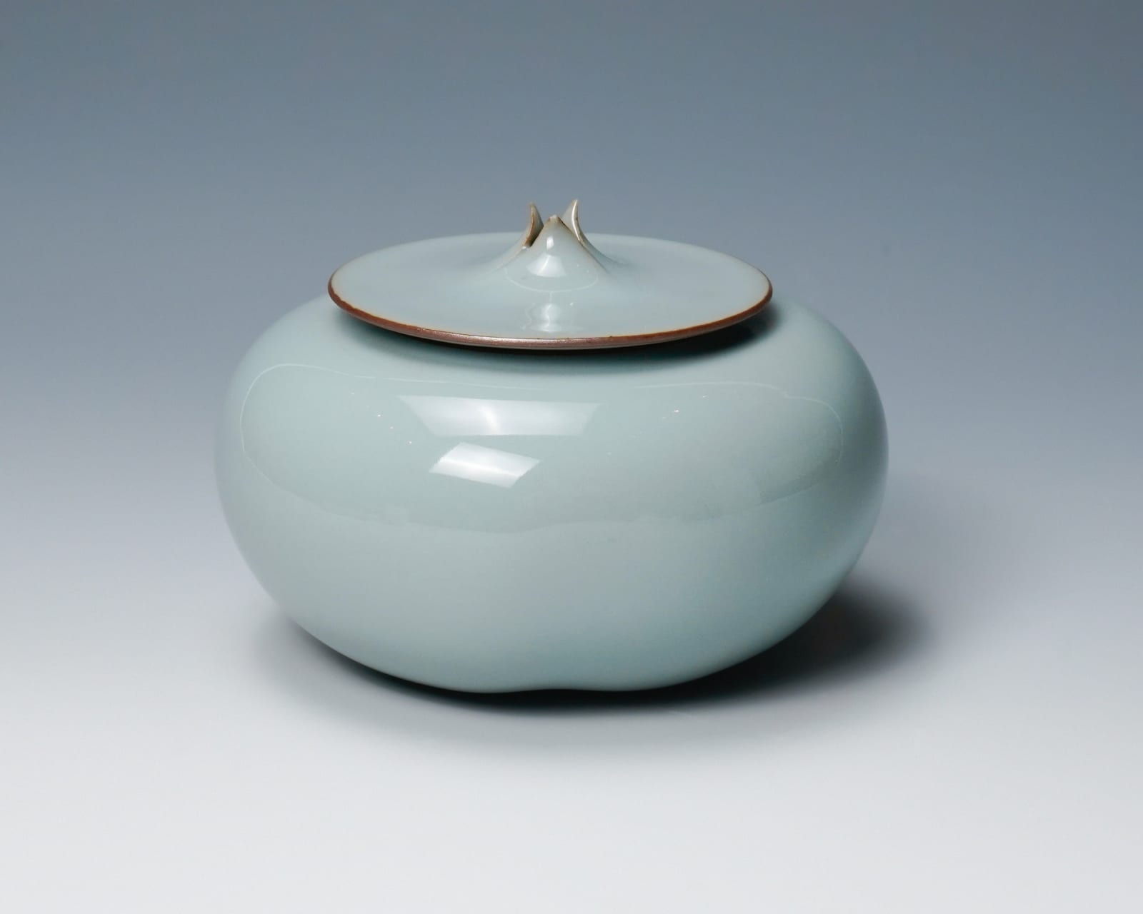 Kawase Shinobu 川瀬 忍, Celadon Incense Burner 青磁香炉