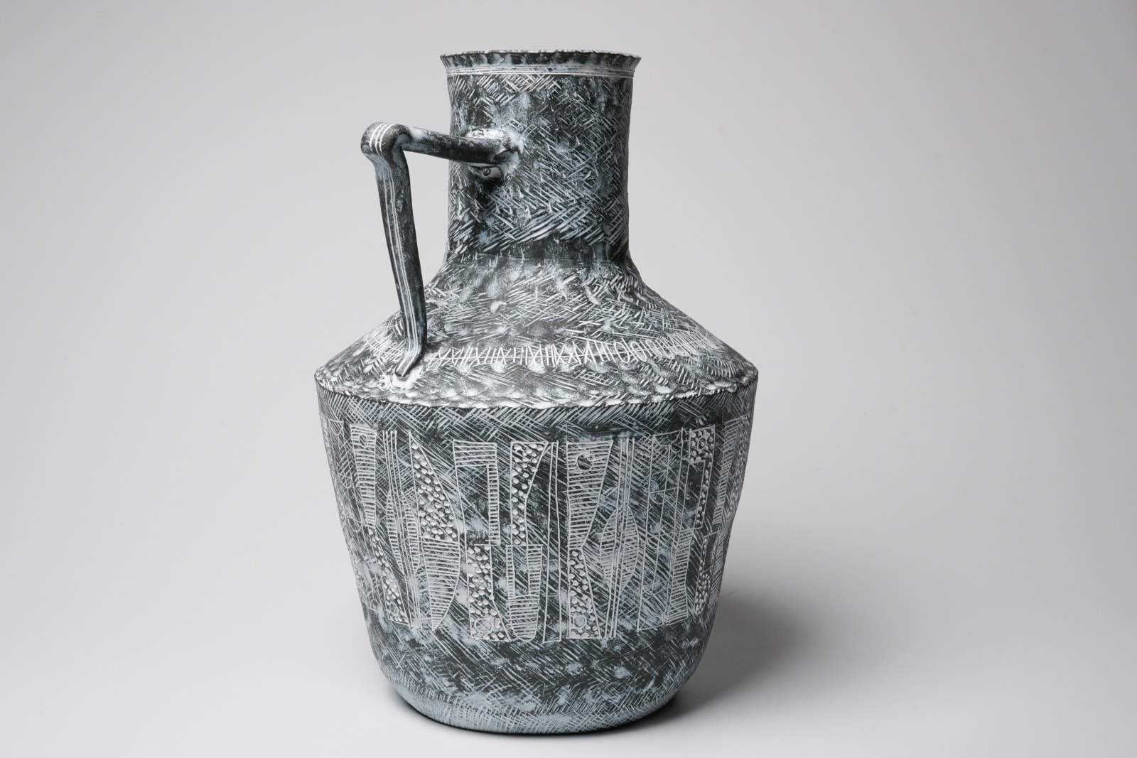 Yasuhara Kimei 安原喜明, Flower Vase 花生 炻器線彫文