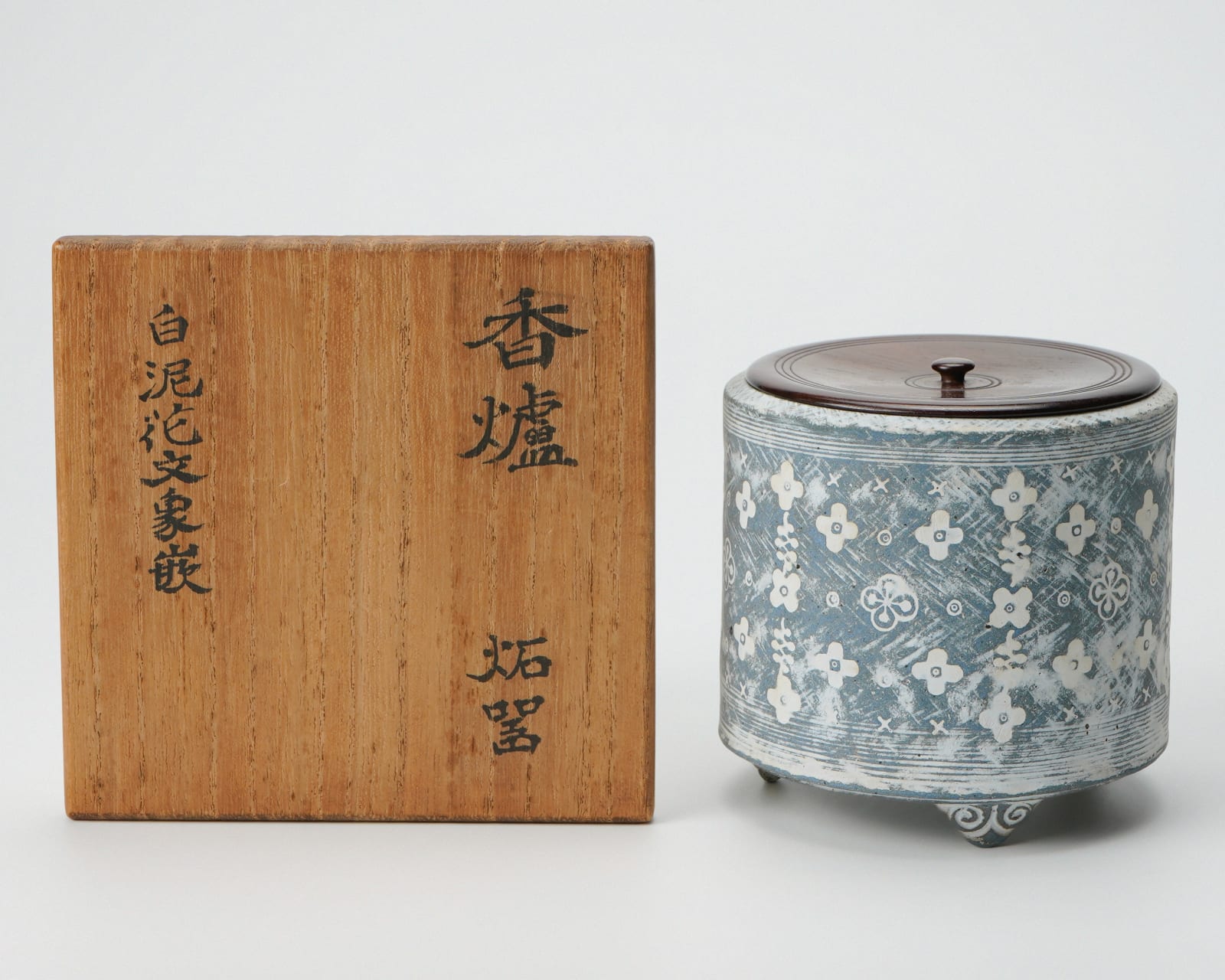 Yasuhara Kimei 安原喜明, Incense burner 香爐 炻器 白泥花文象嵌