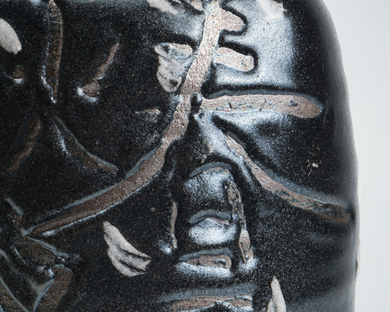 Shimizu Uichi 清水 卯一, Jar with Finger-Scraped Calligraphic "Four Seasons" Pattern and Gloss Iron glaze