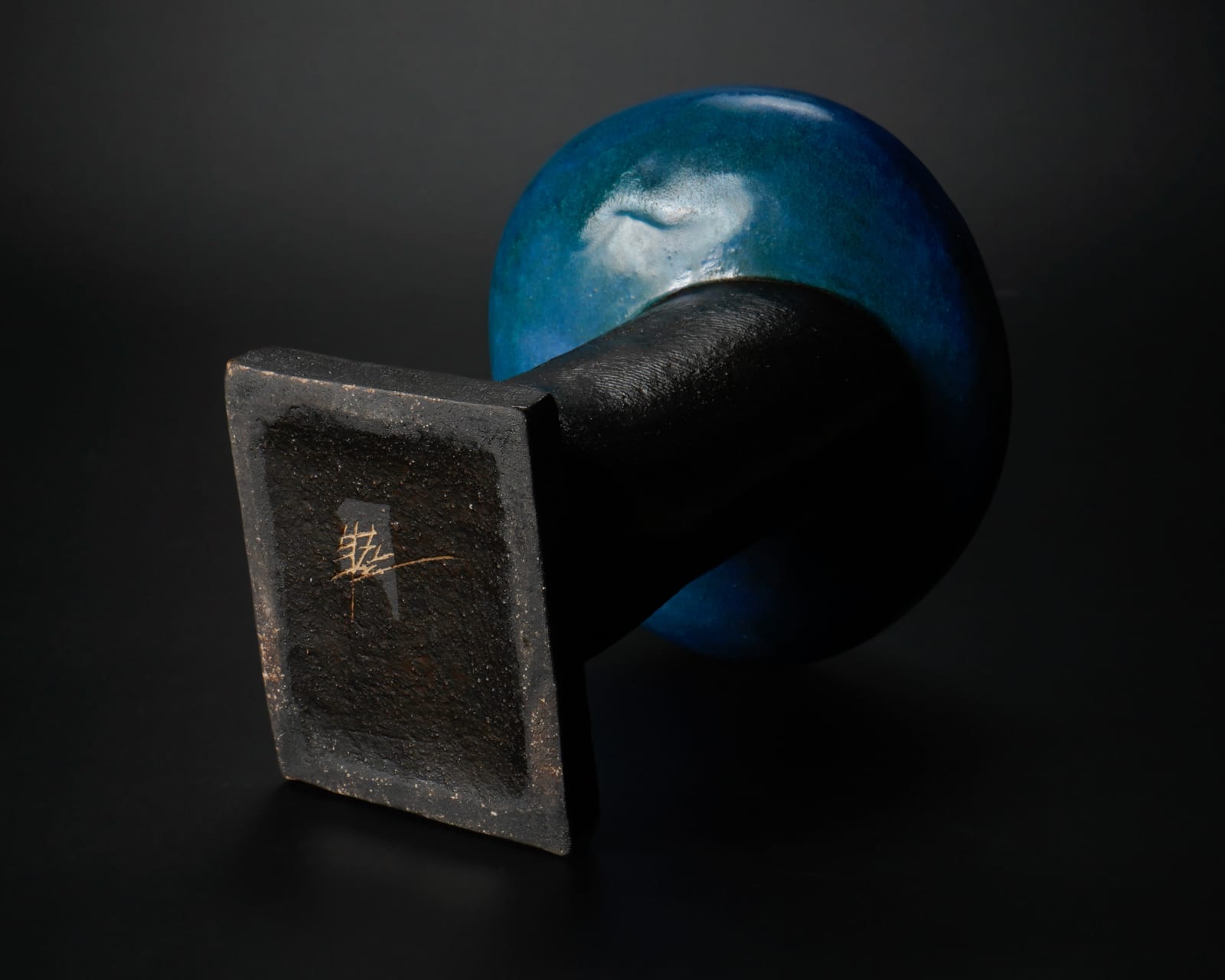 Yanagihara Mutsuo 柳原睦夫, Tubular flower vase with azure glaze 碧釉筒花入, 2014