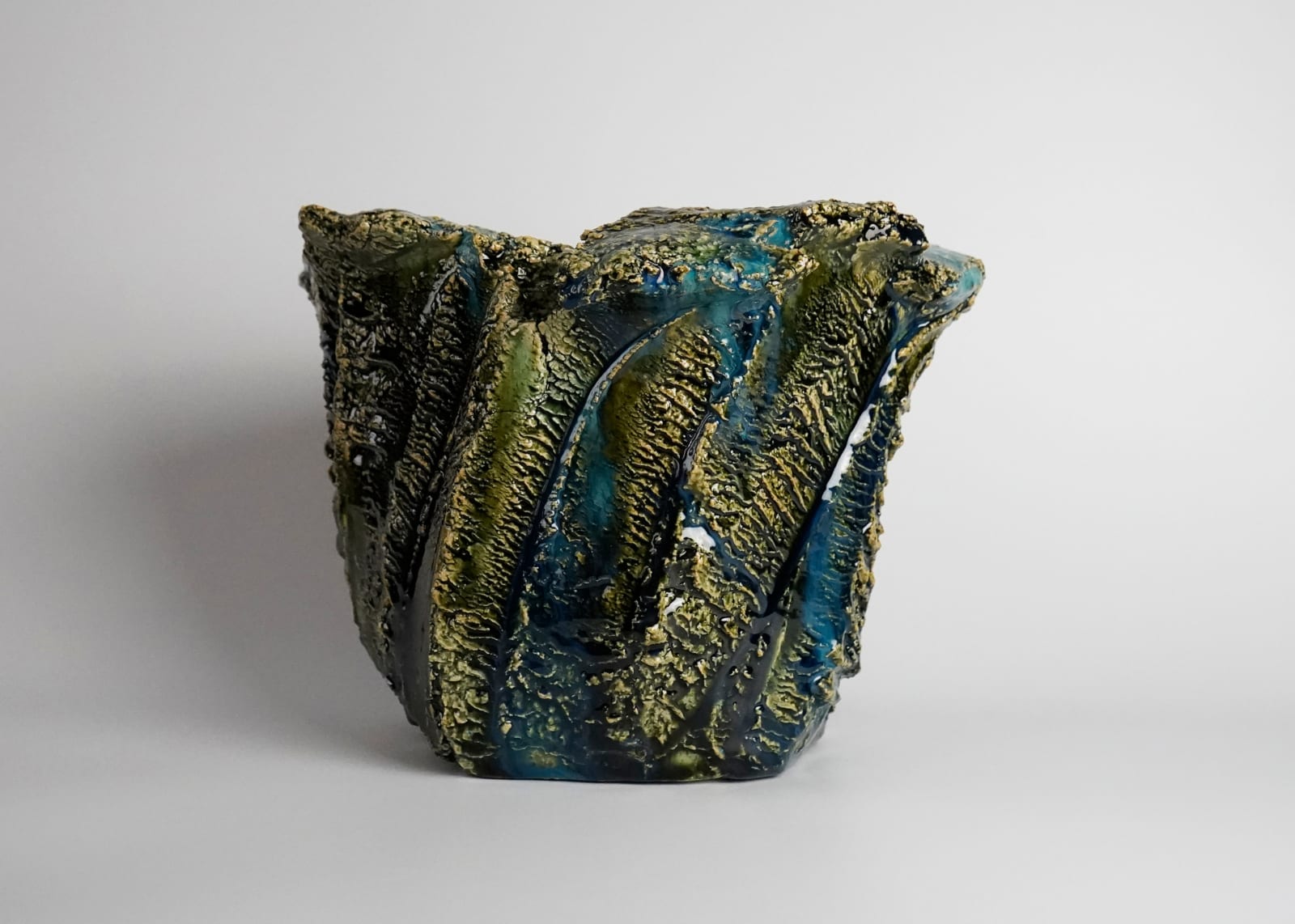 Yamaguchi Makoto 山口真人, Oribe Flower Vessel 織部花入, 2022