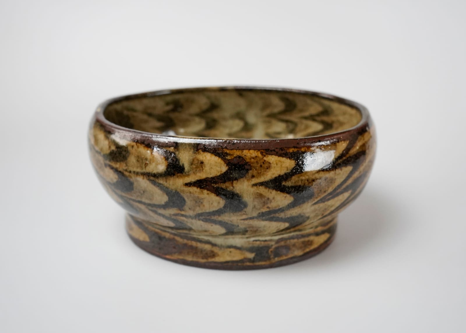 Ueda Tsuneji 上田恒次, Neriage bowl 俵鉢 練上鶉手