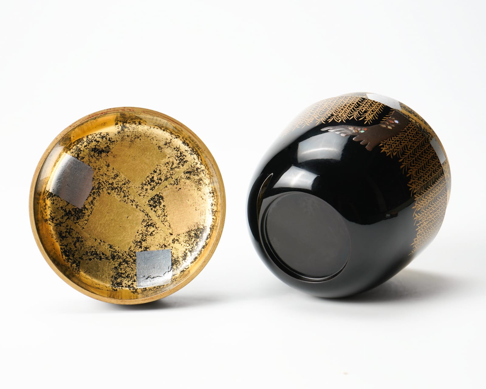 Takahashi Asaya 高橋朝也, Wajima lacquer natsume with willow tree design (tea caddy)