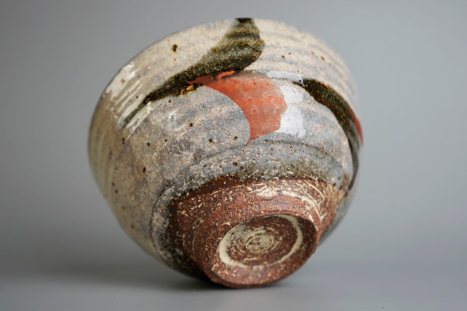 Asano Akira 浅野 陽, Teabowl with Red Painting 赤絵茶碗