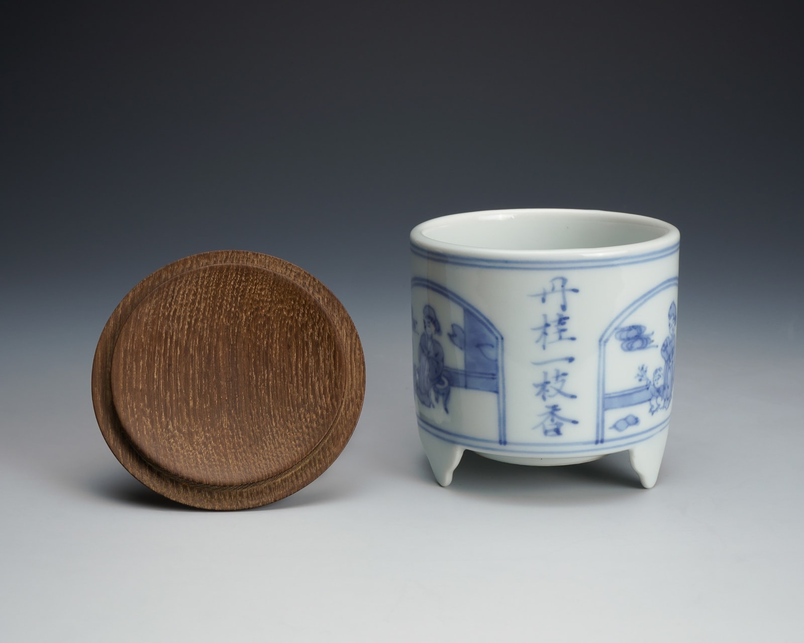 Hachiya Sōyu 蜂谷宗由, Sometsuke incense burner, set of two