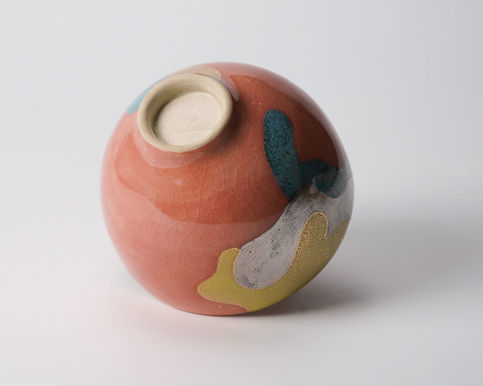 Yanagihara Mutsuo 柳原睦夫, Tea bowl with gold and silver glaze 金銀彩 彩文 茶碗, Late 1990's