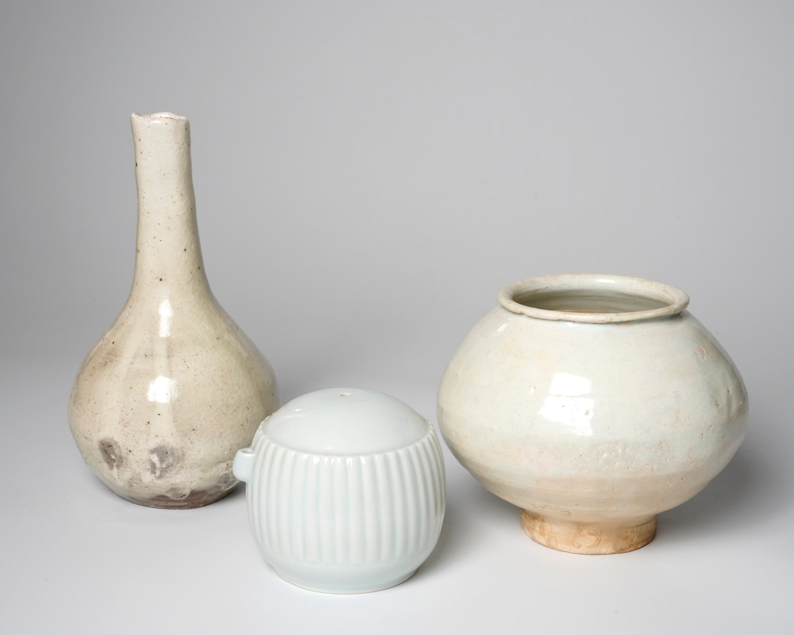Korean Lee Dynasty White Glazed Jar 李朝白磁壺
