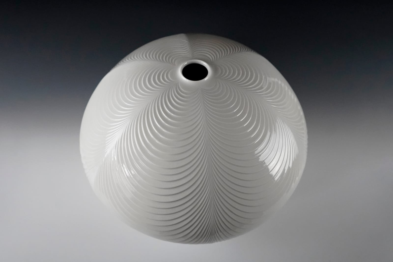 Shumei Fujii 藤井朱明, Jar with Carved Design in White Porcelain