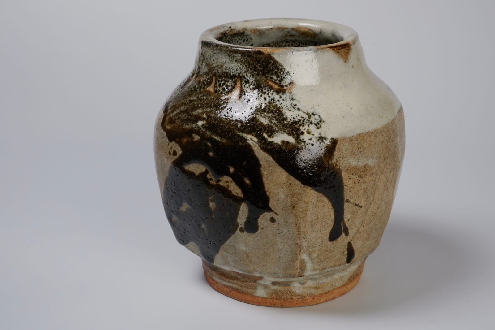 Murata Gen 村田 元, Jar, Iron and Rice Husk Glaze 糠白黒文方壺