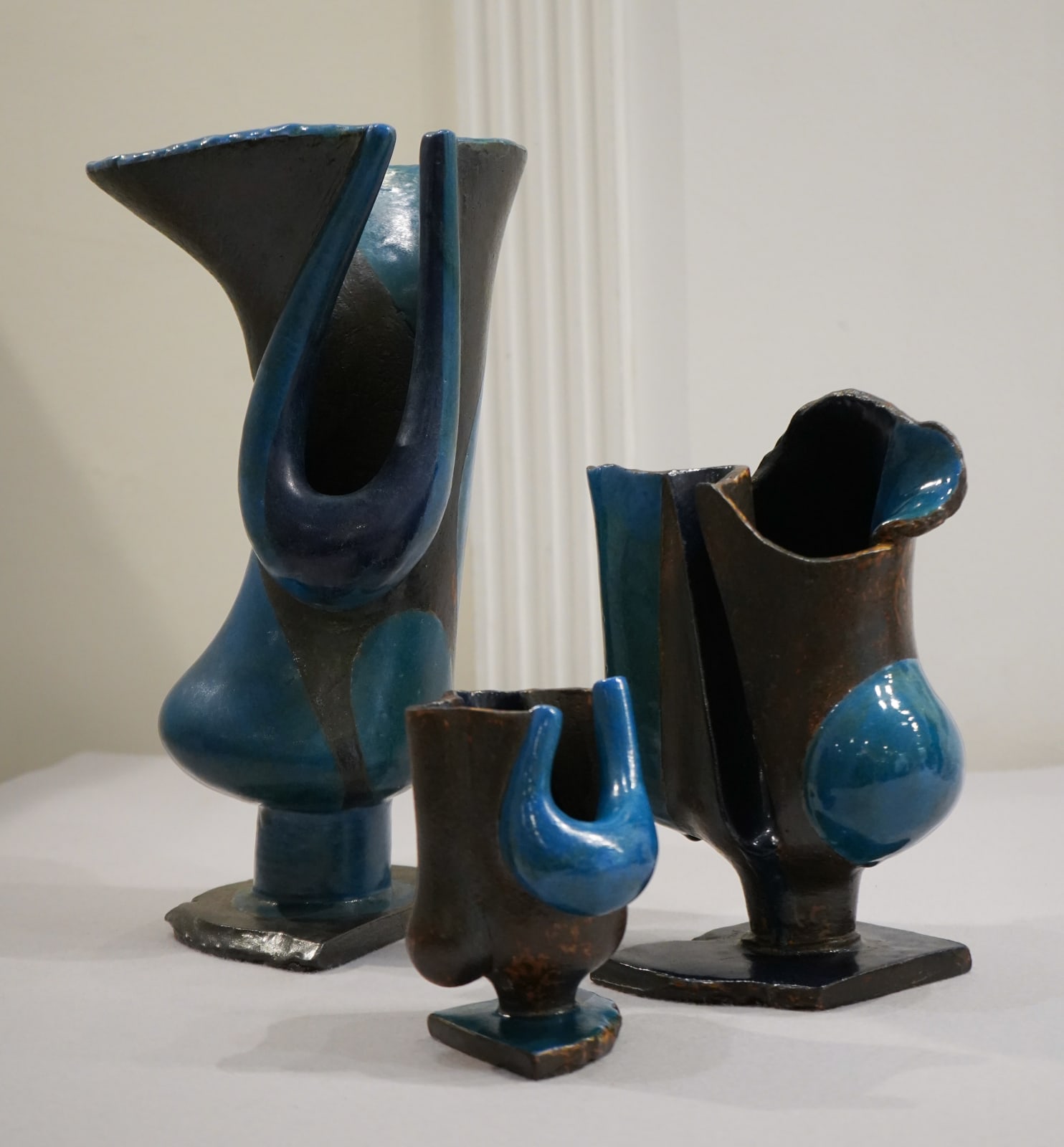 Yanagihara Mutsuo 柳原睦夫, Topological Vessel: The Sound of a Pulse (standing vase with azure glaze) 碧釉トポロ立壺"鼓動を聴く, 2019