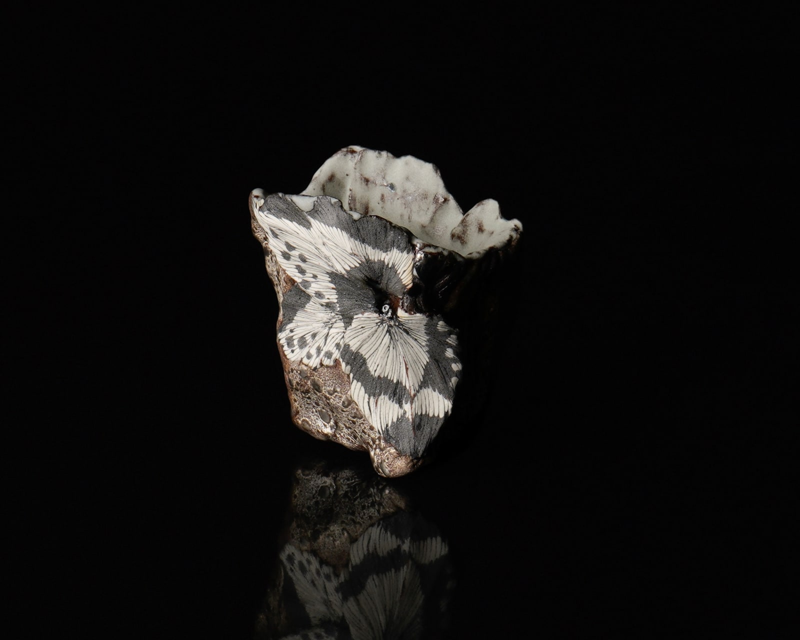 Shingu Sayaka 新宮さやか, No.14 "Calyx" sake cup 萼容 坏, 2024