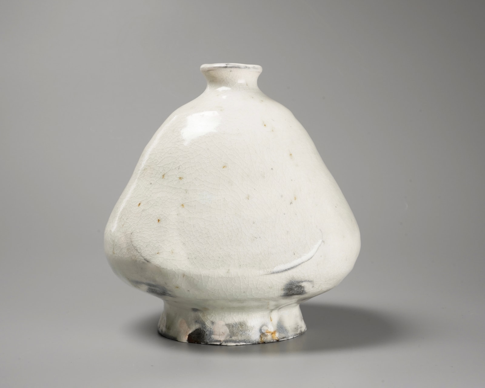Kondo Seiko 近藤 精宏, Kohiki Jar with Transparent Glaze 粉引扁壺
