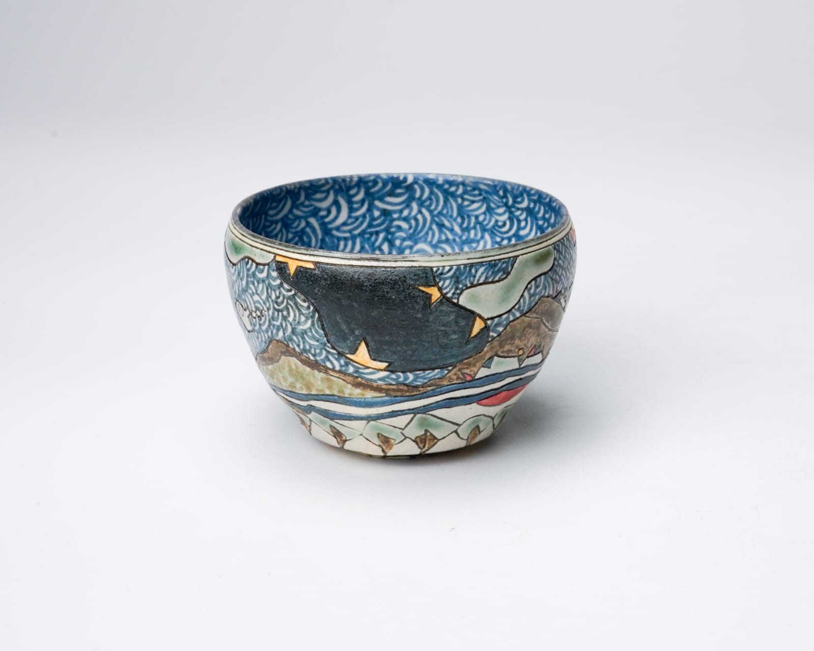 KOMAGO Tetsutarou 小孫哲太郎, No.8 Polychrome Guinomi with Carved Turtle Designs 線彫色絵亀紋ぐい呑, 2023