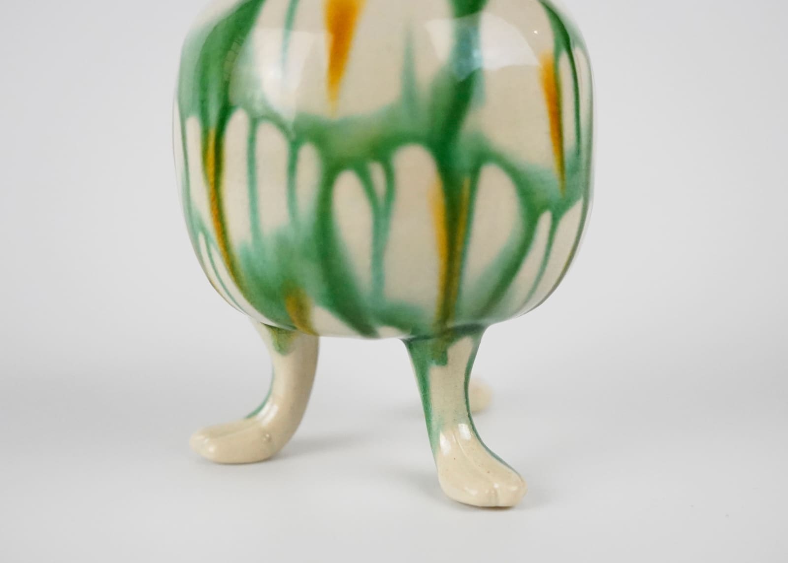 Kato Takuo 加藤卓男, Small Jar in Sansai Glaze 三彩三足小壺