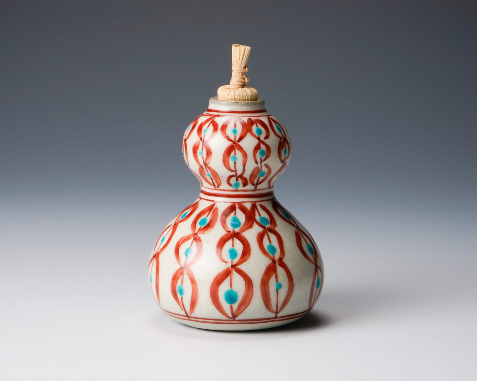Hara Kiyoshi 原 清, Gourd shaped bottle with Aka-e decoration