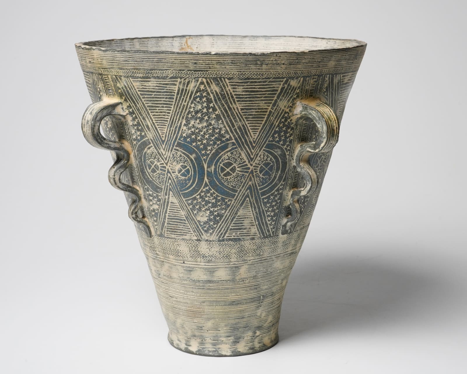 Yasuhara Kimei 安原喜明, Flower Vessel 花器 炻器線彫文 | Dai