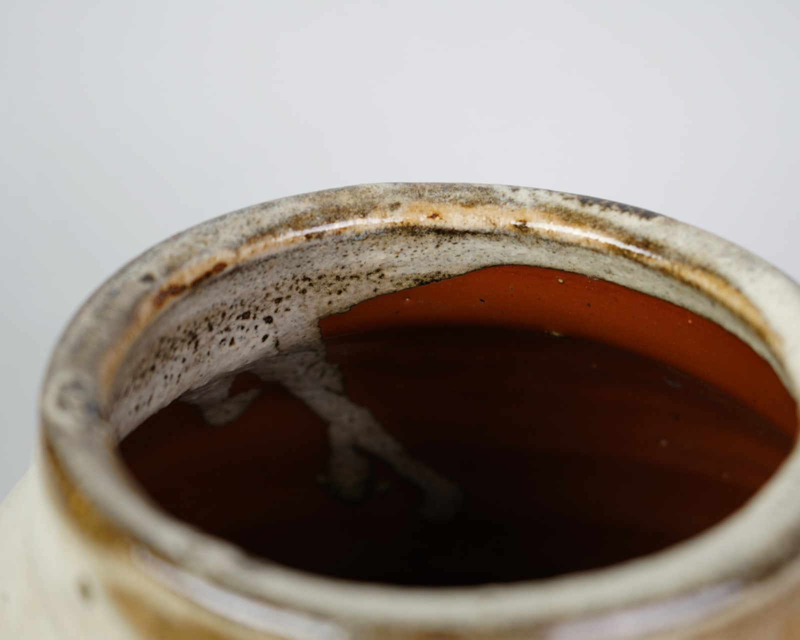 Murata Gen 村田 元, Faceted Jar with Black Slip over a Rice