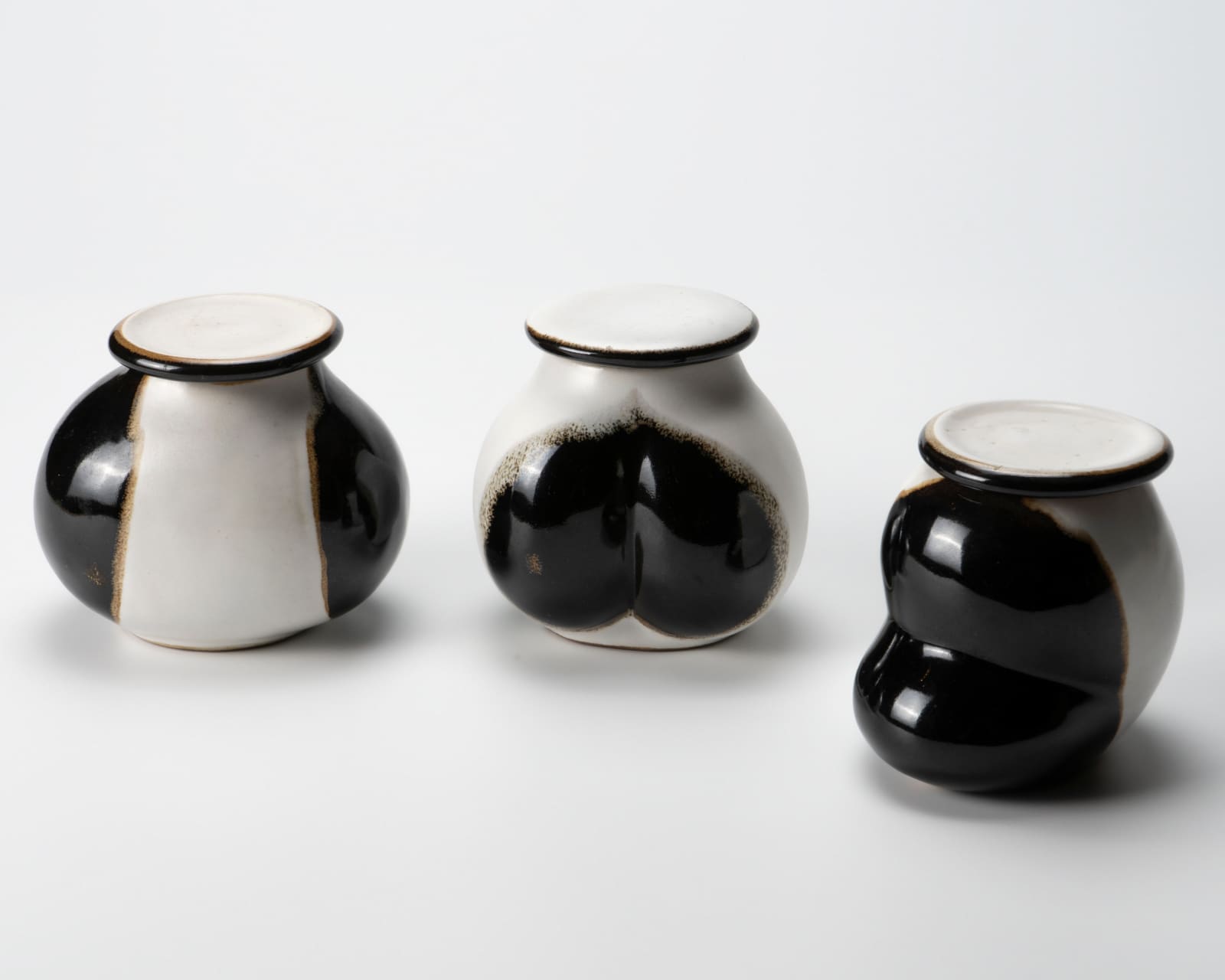 Yanagihara Mutsuo 柳原睦夫, "Eggplant" tea caddy with white glaze 白釉蓋器, 2010-2013
