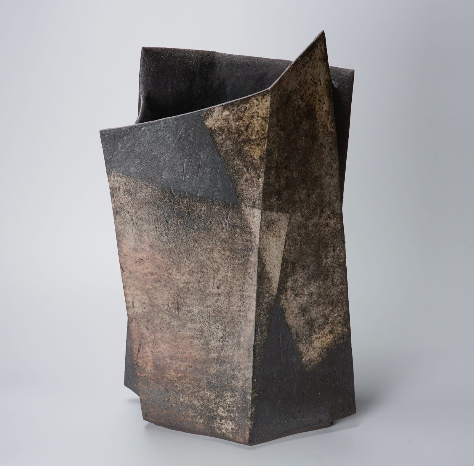 Shimizu Keiichi 清水圭一, Tanba Flower Vessel 丹波花器, 2021