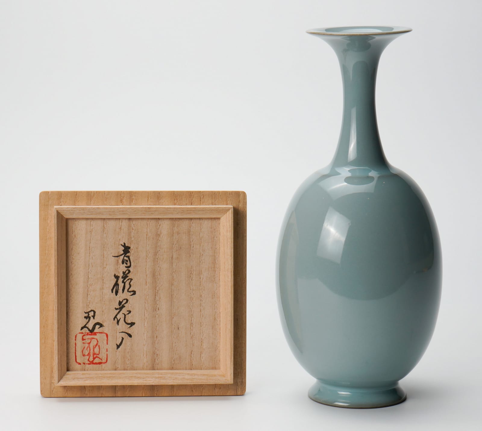Kawase Shinobu 川瀬 忍, Celadon flower vase
