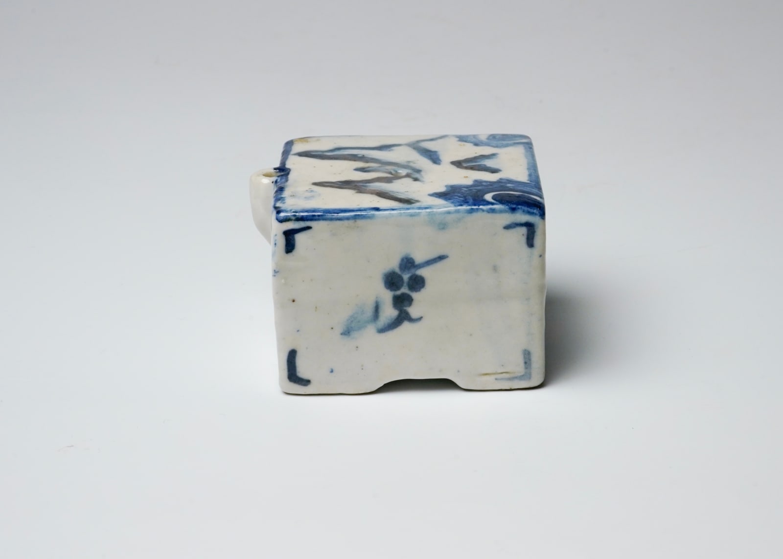 Square shaped water dropper with sometsuke 李朝角形染付水滴, Joseon dynasty