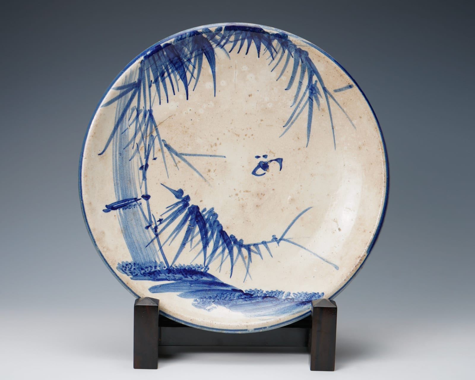 Seto plate with sometsuke (blue & white) bamboo and bee motif 瀬戸皿青竹, Late Edo period 江戸時代後期 19世紀