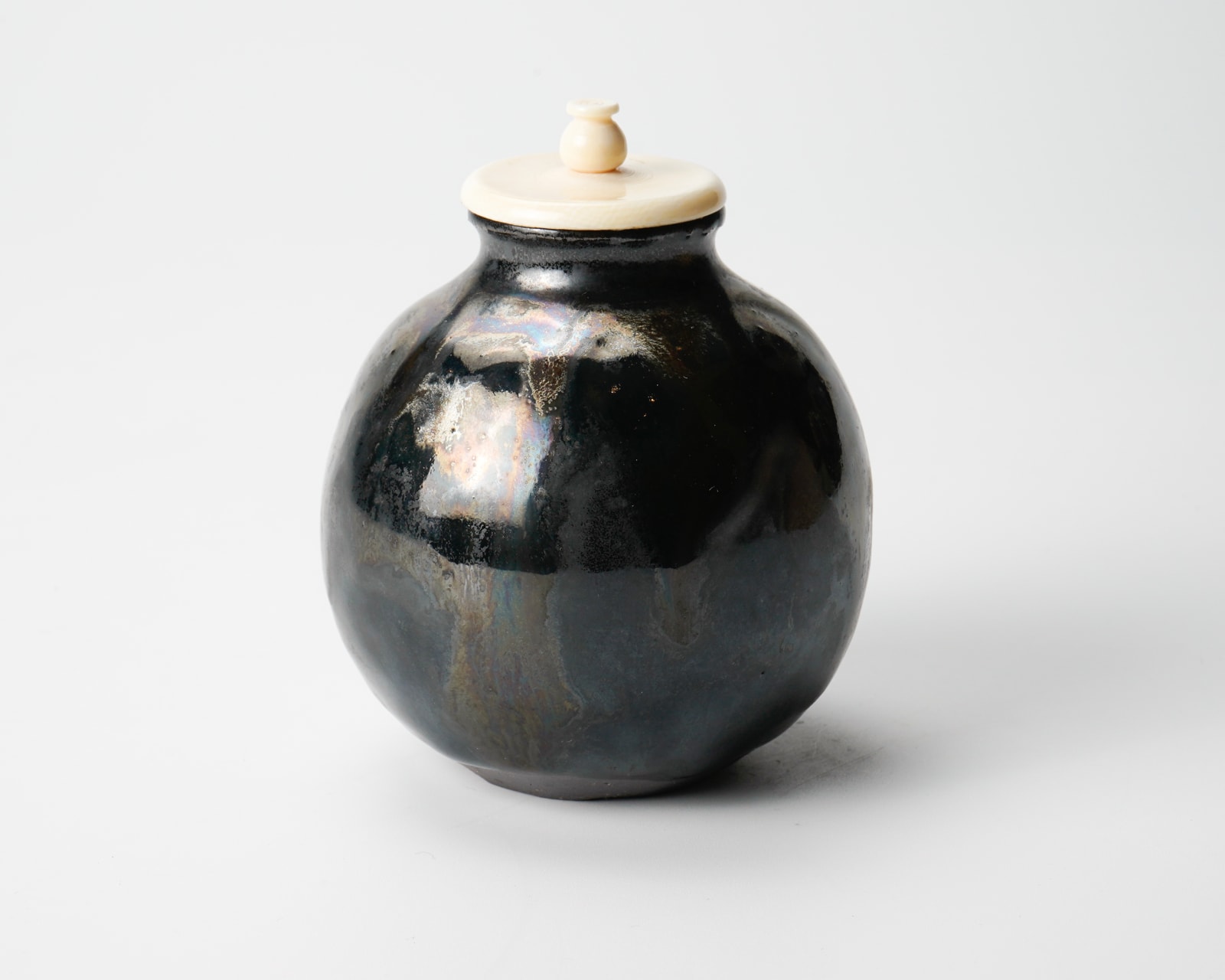 Umemoto Kenzo 梅本健三, Saiun round tea caddy