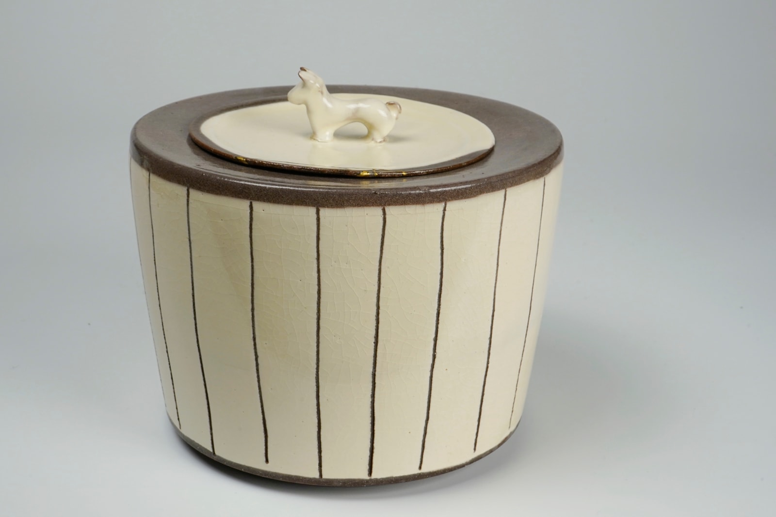Hara Kiyoshi 原 清, Water jar with lines on white slip 白掻落線文水指