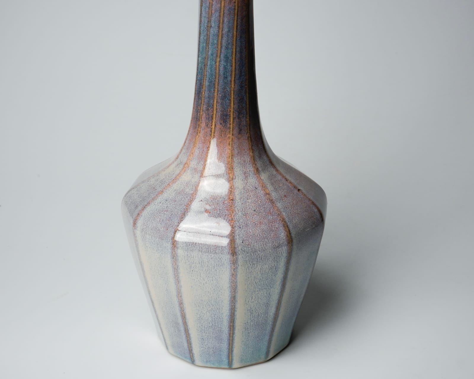 Miyanohara Ken 宮之原 謙, Narrow-necked Flower Vase with Yōhen Glaze 窯変捻口花挿