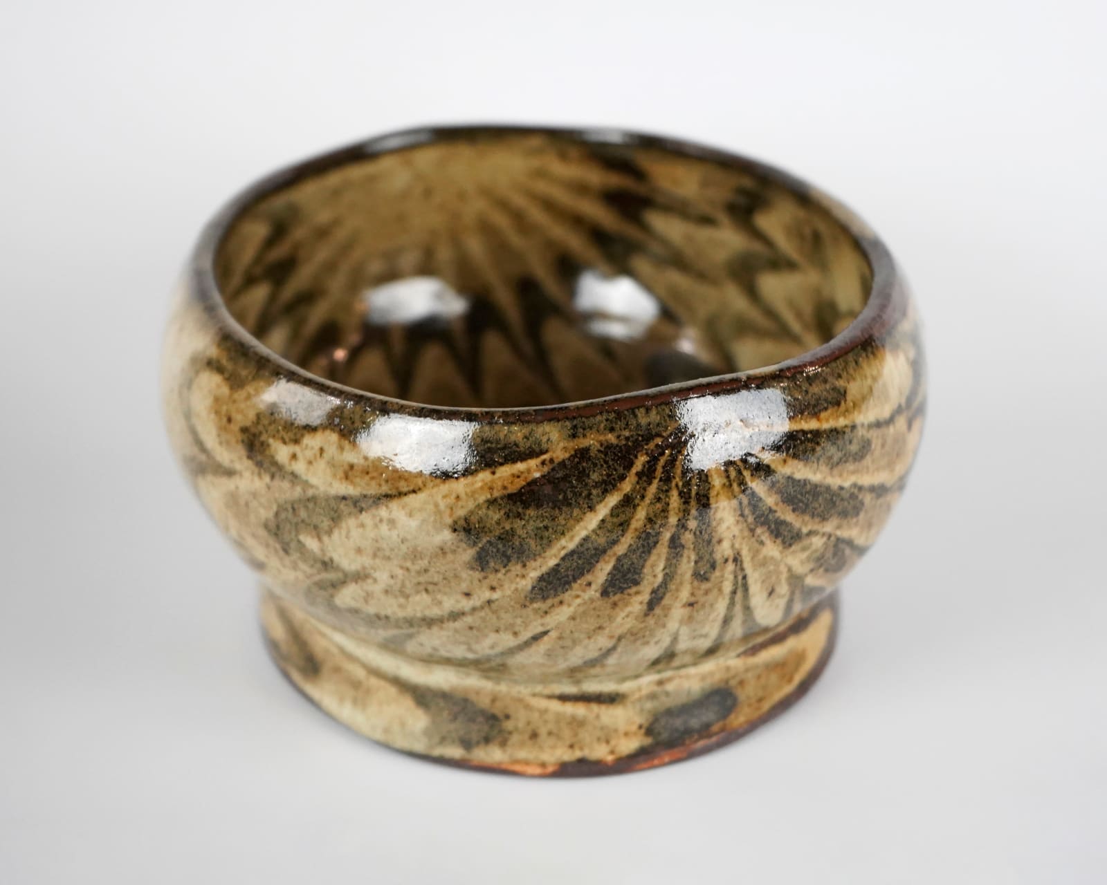 Ueda Tsuneji 上田恒次, Neriage bowl 俵鉢 練上鶉手