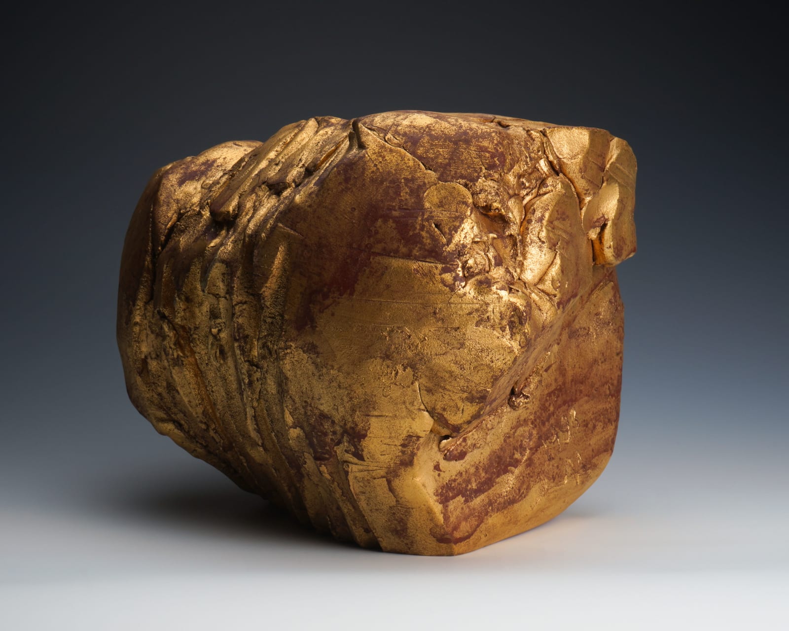 Ishihara Shoji 石原祥嗣, Flower vessel with gold glaze, 1993