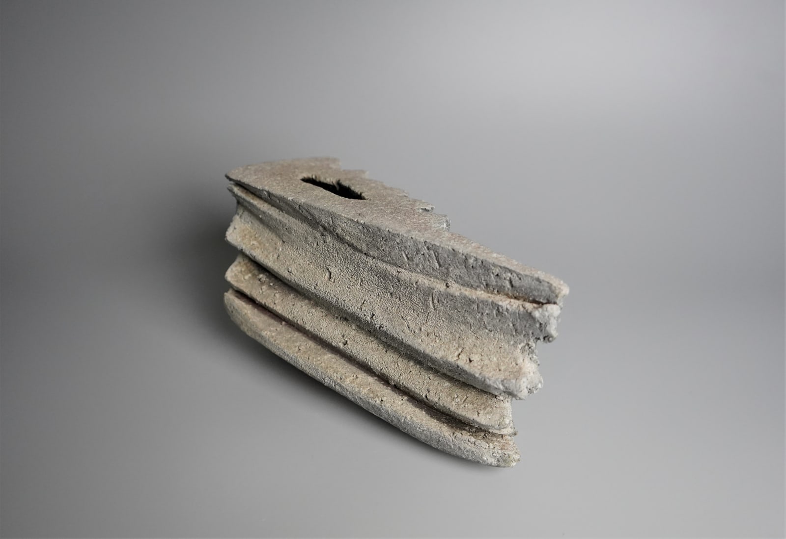 Koyama Yasuhisa 神山易久, Faceted Vase with Shigaraki Natural Glaze 信楽自然釉面取花入