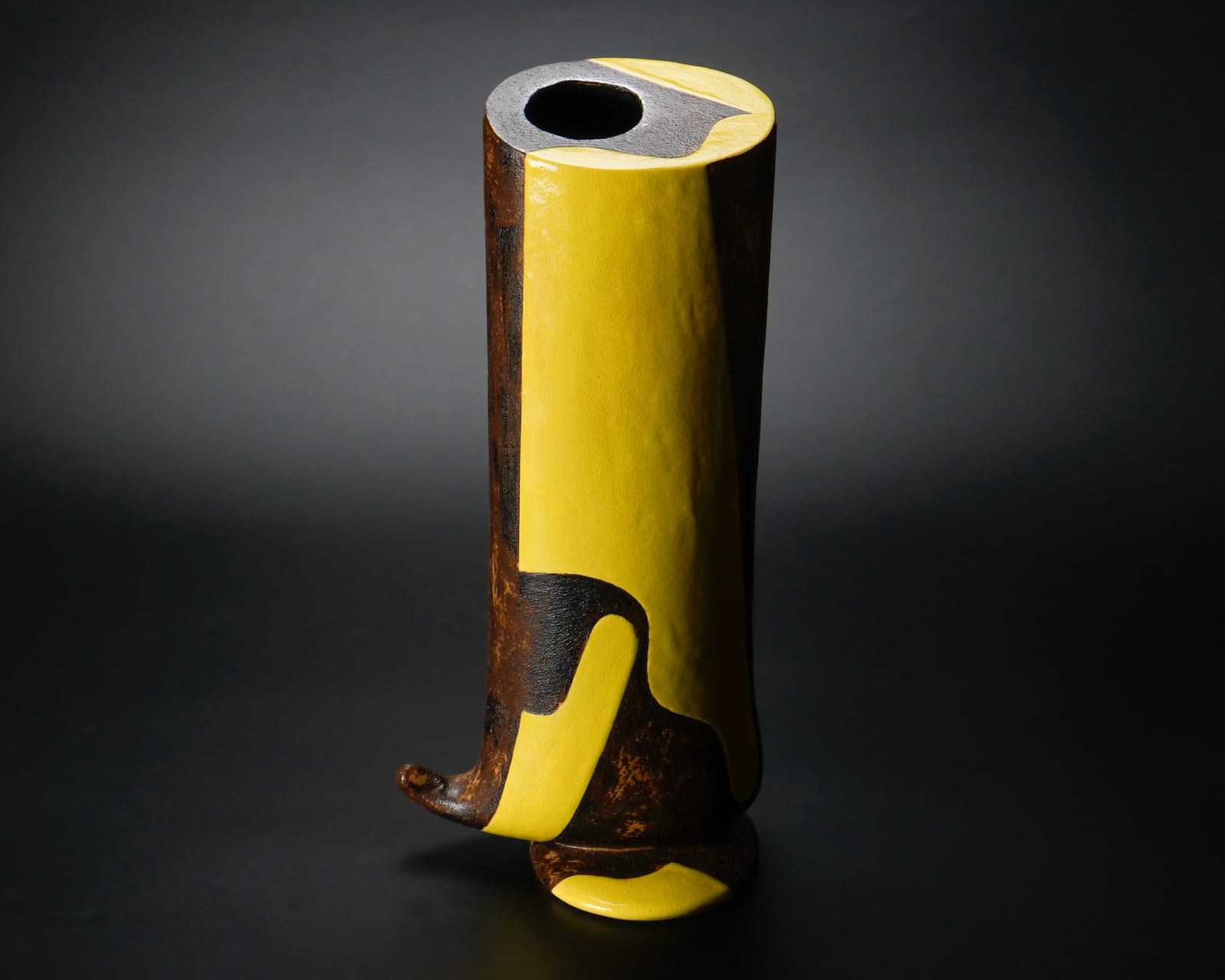 Yanagihara Mutsuo 柳原睦夫, Cylindrical boot-shaped vase with yellow oribe glaze キオリベ長筒花瓶, 1992